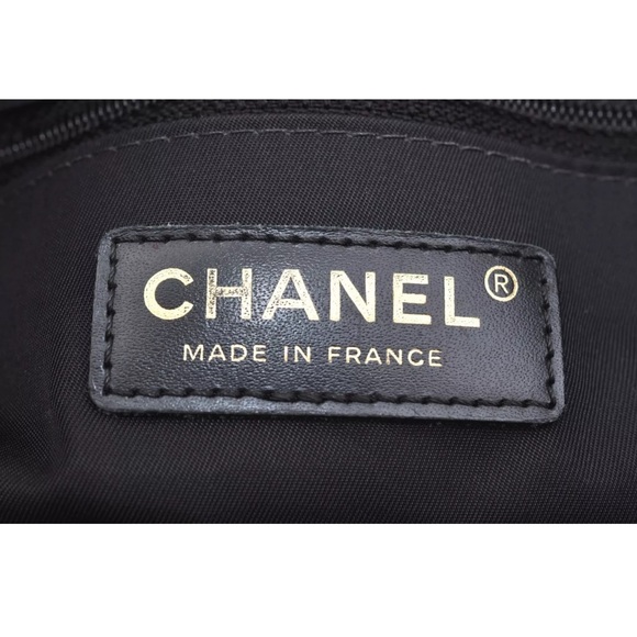 CHANEL Black Quilted Tote Bag - Picture 12 of 16